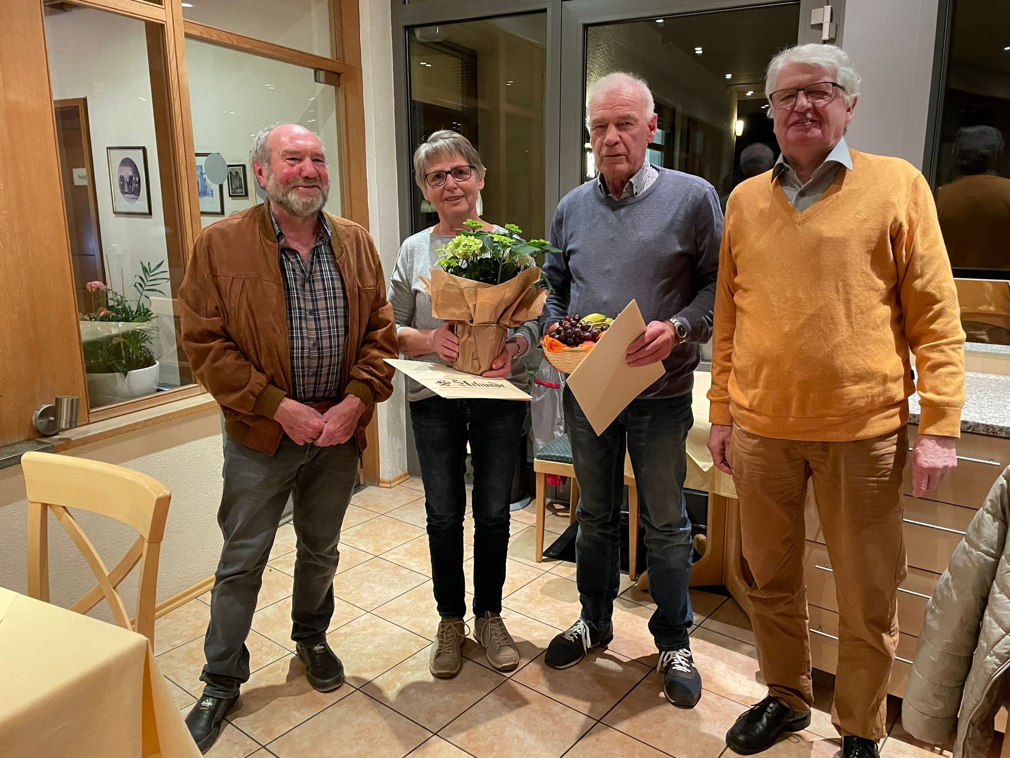 Von links: 1. Vorsitzender Helmut Rothenbücher, Ehrenmitglieder Angelika und Lothar Rothenbücher, 2. Vorsitzender Karlheinz Specht